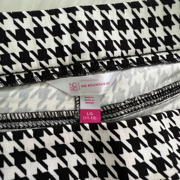 No Boundaries Black/White Houndstooth Print Stretch Pants-Size Large (11-13) - Picture 4 of 9